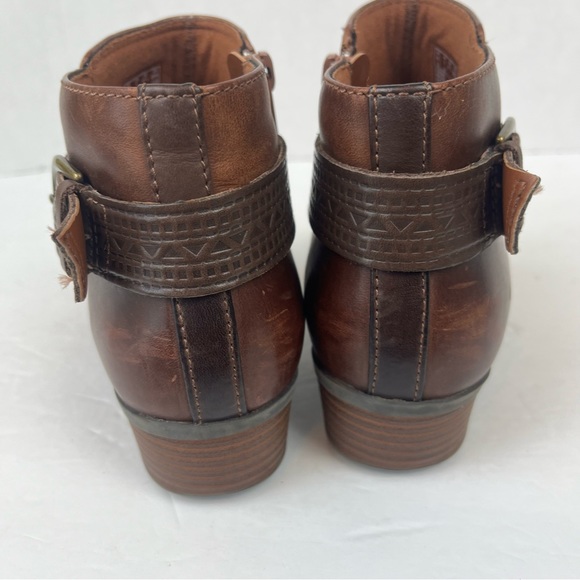 Clarks brown ankle boots in Women’s 7 - Picture 9 of 12